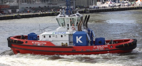 Bij de Wereldhavendagen werden zoals altijd demonstraties gehouden, zoals hier door de snel om de eigen as roterende sleepboot van Kotug.
